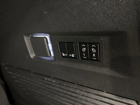 Used 2021 Chevrolet Tahoe High Country w/ Premium Package image 38