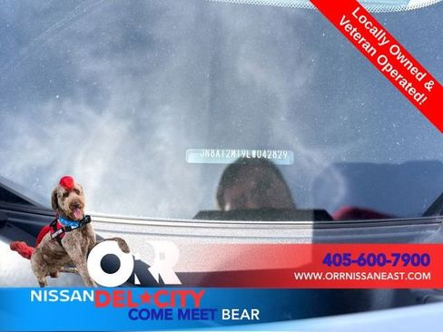 Used 2020 Nissan Rogue SV FWD image 2