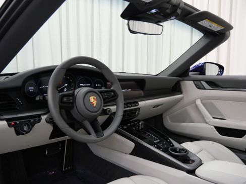 Used 2023 Porsche 911 Carrera image 31