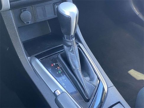Used 2018 Toyota Corolla LE image 27