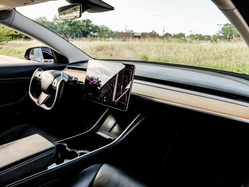 Used 2019 Tesla Model 3 Standard Range Plus RWD image 11