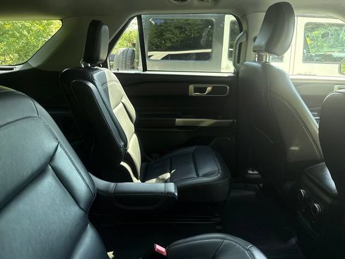 Used 2022 Ford Explorer XLT w/ Equipment Group 202A RWD image 13