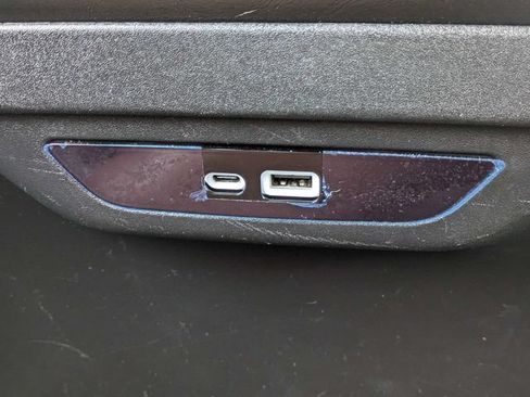 Used 2024 Chrysler Pacifica Limited FWD image 21