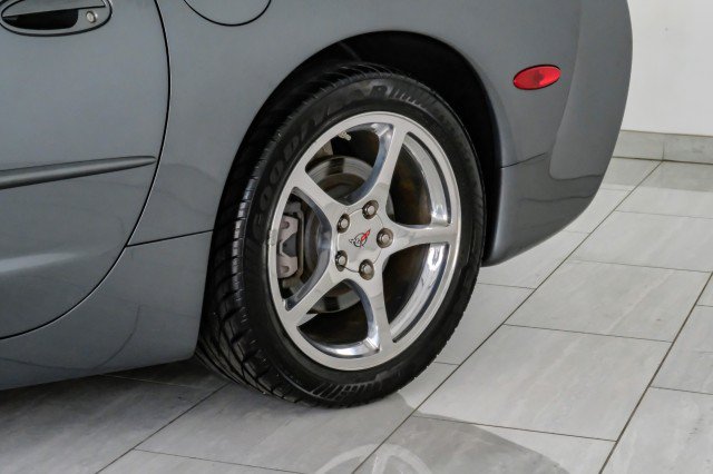 Used 2003 Chevrolet Corvette Coupe w/ Preferred Equipment Group RWD image 47