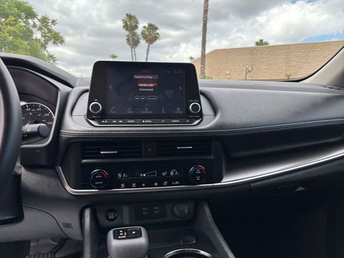 Used 2025 Nissan Rogue SV FWD image 20