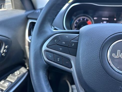 Used 2019 Jeep Cherokee Limited w/ Luxury Group FWD image 23