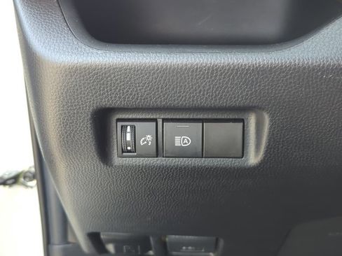 Used 2021 Toyota RAV4 XLE image 12