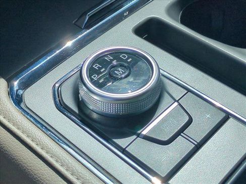 Used 2021 Ford Expedition XLT image 12