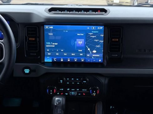 Used 2022 Ford Bronco Badlands image 14