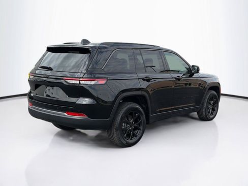 Used 2026 Jeep Grand Cherokee Altitude AWD/4WD image 7