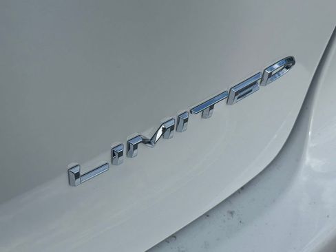 New 2026 Chrysler Pacifica Limited FWD image 34