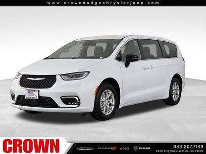 New 2026 Chrysler Pacifica Select