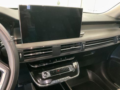 Used 2025 Lincoln Corsair AWD w/ Equipment Group 101A image 14