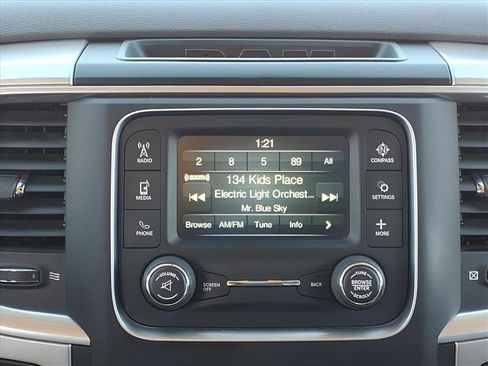 Used 2019 RAM 1500 Classic SLT image 23