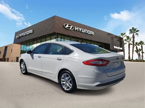 Used 2013 Ford Fusion SE image 2