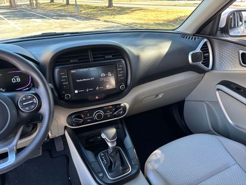 Used 2025 Kia Soul LX w/ LX Technology Package image 31