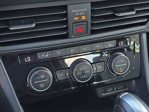 Used 2021 Volkswagen Jetta R-Line w/ R-Line Cold Weather Package image 24