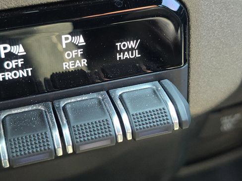 Used 2025 RAM 1500 Warlock AWD/4WD image 35