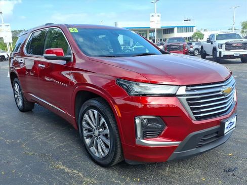 Used 2023 Chevrolet Traverse Premier FWD image 1