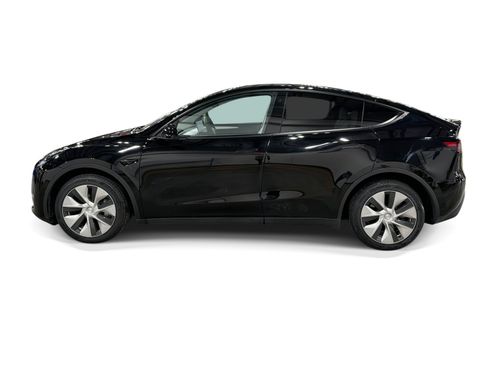 Certified 2023 Tesla Model Y Long Range AWD/4WD image 3