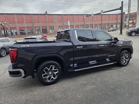 Used 2022 GMC Sierra 1500 SLT w/ SLT Premium Plus Package image 11
