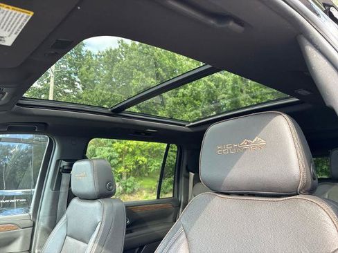 Used 2022 Chevrolet Suburban High Country AWD/4WD image 20