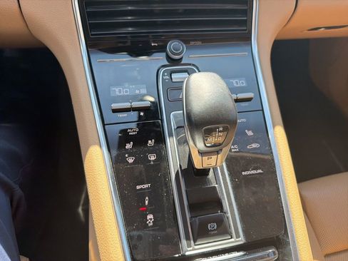 Used 2022 Porsche Panamera image 39