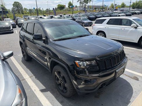 Used 2018 Jeep Grand Cherokee Laredo AWD/4WD image 6