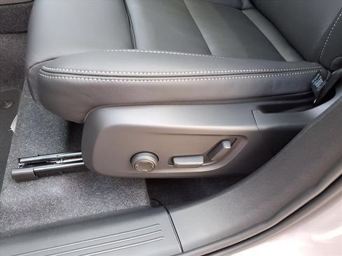 New 2026 Volvo XC40 B4 Plus w/ Protection Package Premier FWD image 13