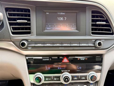 Used 2020 Hyundai Elantra SE FWD image 21