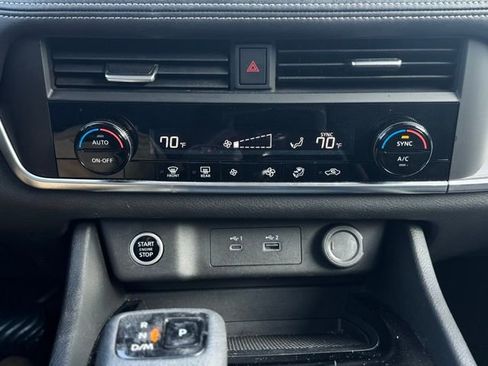 Used 2023 Nissan Rogue SV image 30