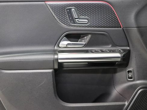 Used 2025 Mercedes-Benz GLA 250 4MATIC image 21