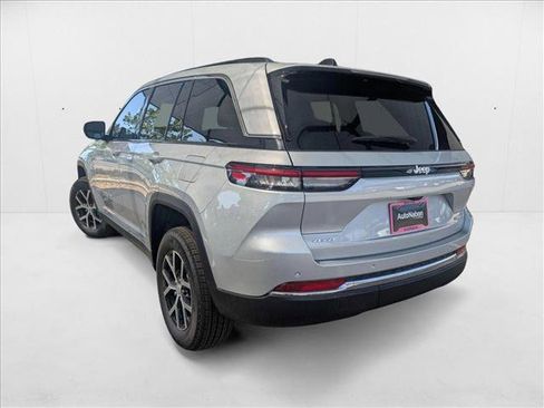 New 2025 Jeep Grand Cherokee Limited image 3