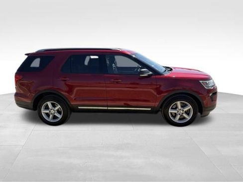 Used 2019 Ford Explorer XLT w/ Equipment Group 202A FWD image 2