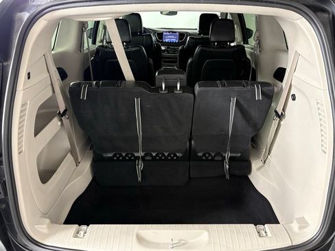 Used 2023 Chrysler Pacifica Touring-L FWD image 39