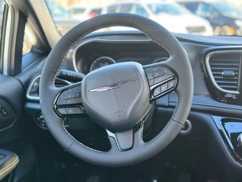 New 2026 Chrysler Pacifica Select w/ S Appearance Package image 16