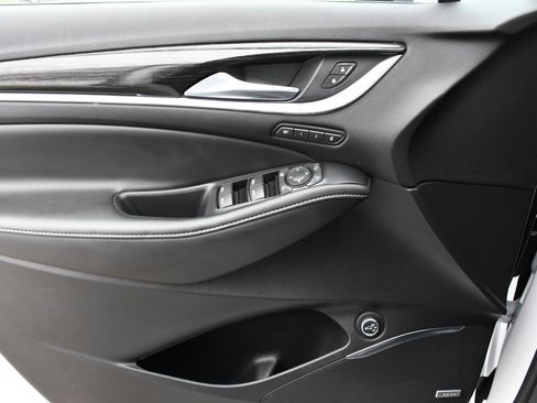 Used 2021 Buick Enclave Avenir w/ Avenir Technology Package image 17