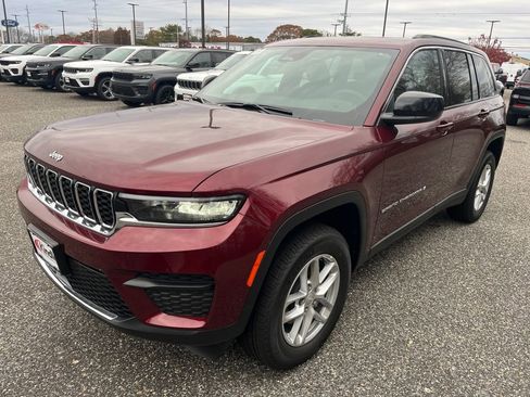 New 2025 Jeep Grand Cherokee Laredo X w/ Luxury Tech Group I AWD/4WD image 4