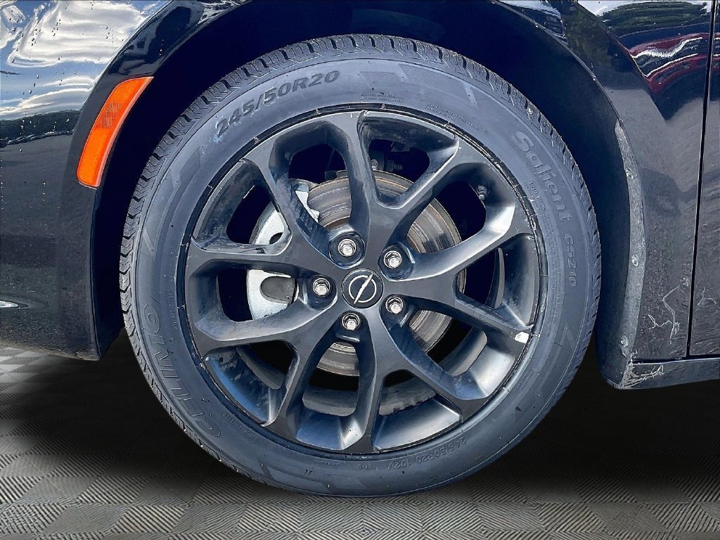 Used 2025 Chrysler Pacifica Limited FWD image 7