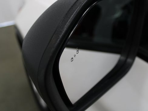 Used 2021 Ford Explorer XLT w/ Equipment Group 202A image 10