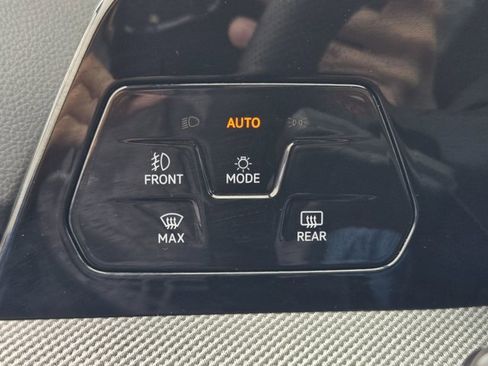 Used 2026 Volkswagen GTI SE FWD image 19