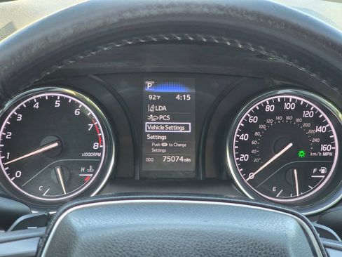 Used 2019 Toyota Camry SE FWD image 29