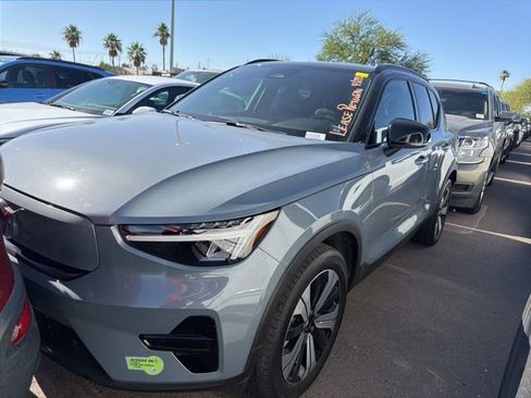 Used 2023 Volvo XC40 Recharge Core AWD/4WD image 3
