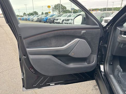 Certified 2022 Ford Mustang Mach-E GT image 12