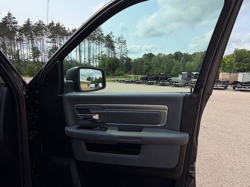 Used 2018 RAM 1500 Classic SLT AWD/4WD image 18