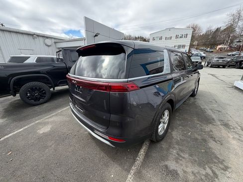 Used 2022 Kia Carnival LX image 5