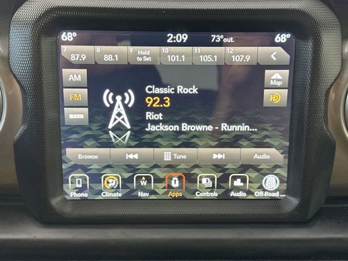 Used 2018 Jeep Wrangler Unlimited Sahara AWD/4WD image 17