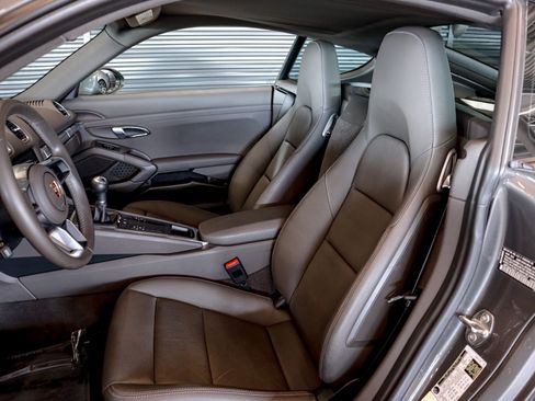Certified 2018 Porsche 718 Cayman RWD image 5