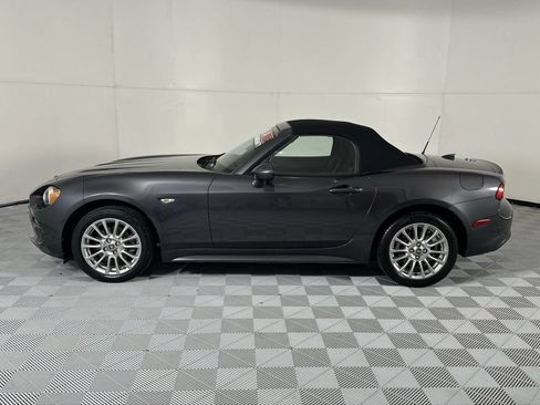 Used 2018 FIAT 124 Spider Classica w/ Technology & Siriusxm Group RWD image 5