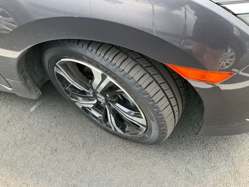 Used 2017 Honda Civic Touring image 3